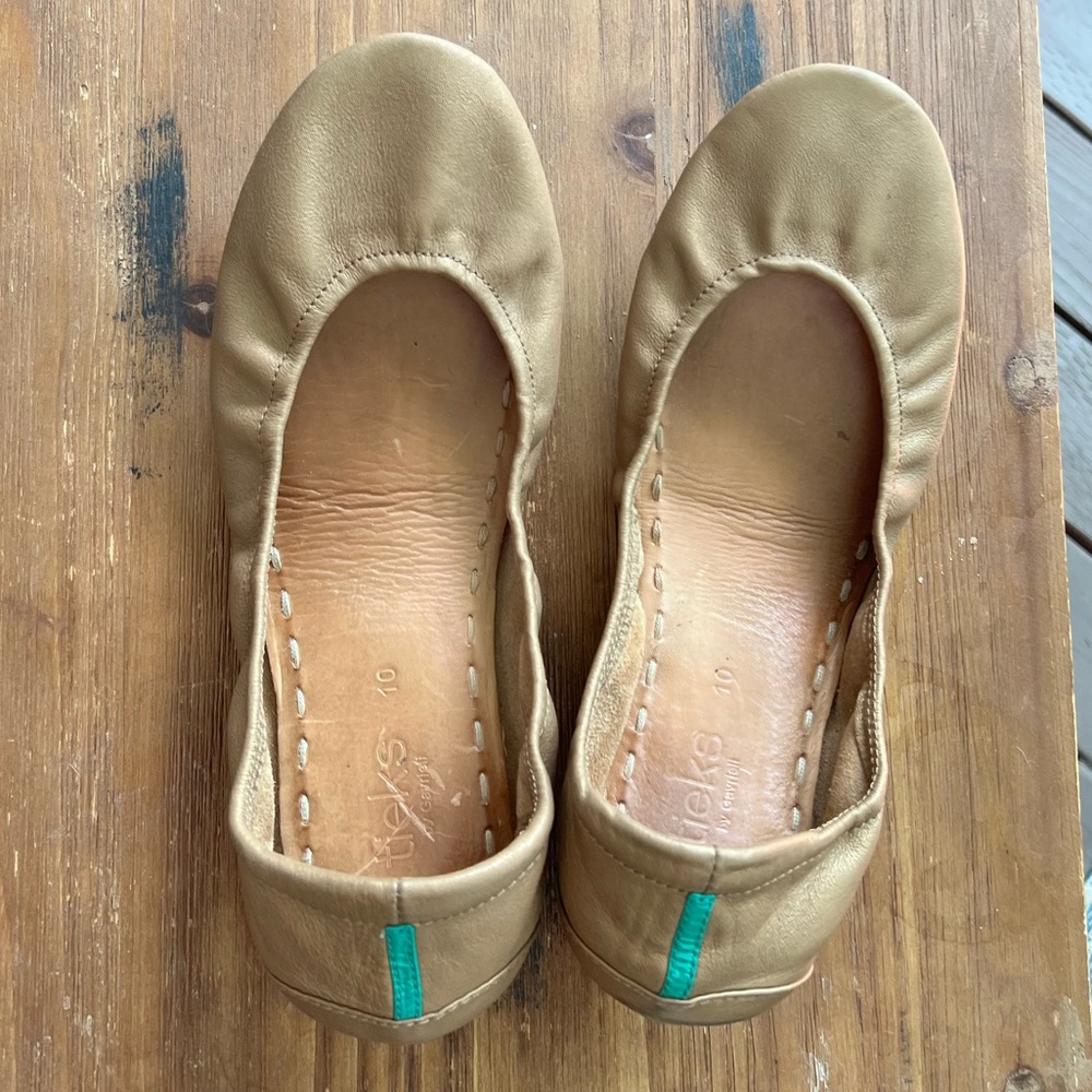 Size 10 Italian Leather Tieks ballet flats in brushed gold